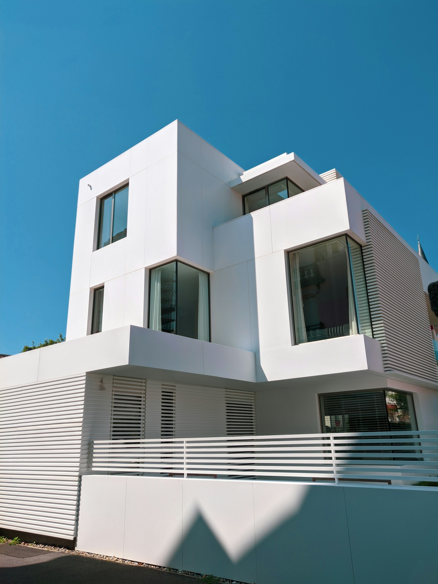 Contemporary white facade with sculptural architectural forms